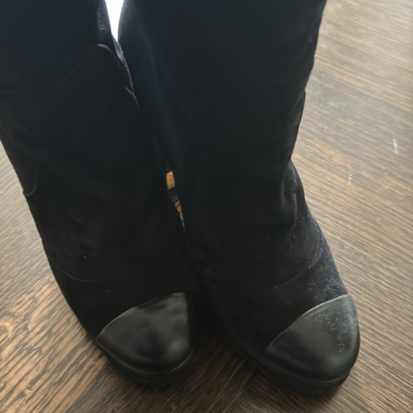 Chanel suede boot - Picture 6 of 7